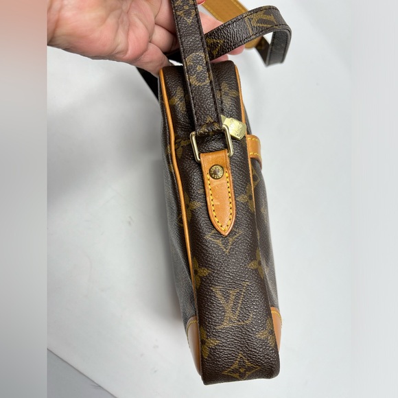 Louis Vuitton Danube PM Monogram Crossbody Unisex - Picture 6 of 16